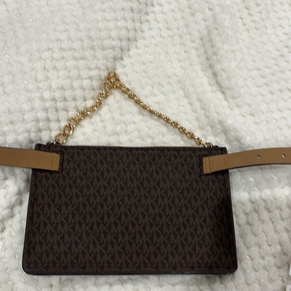 Michael Kors logo belt bag with gold chain - Picture 5 of 5